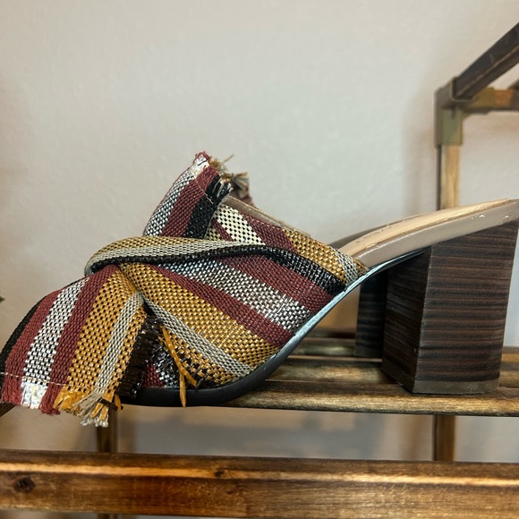 Nine West NWByron 7M Gently Used color block Sandals - Picture 3 of 12